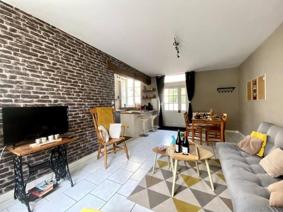 Logis Du Parc By Melrose Apartment Bayeux Bagian luar foto